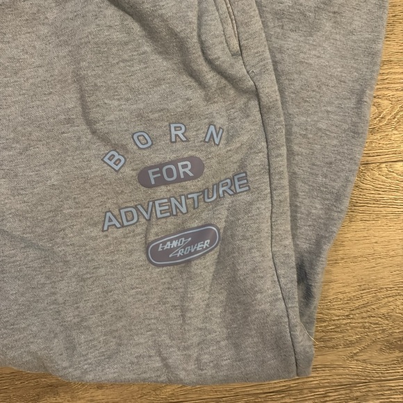 Matching Land Rover sweatsuit - Picture 5 of 6